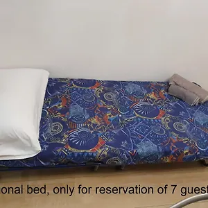 Your Lovely Home, Porta Venezia-1 Queen Bed, 3 Single Beds, 1 Sofa Bed- Italie